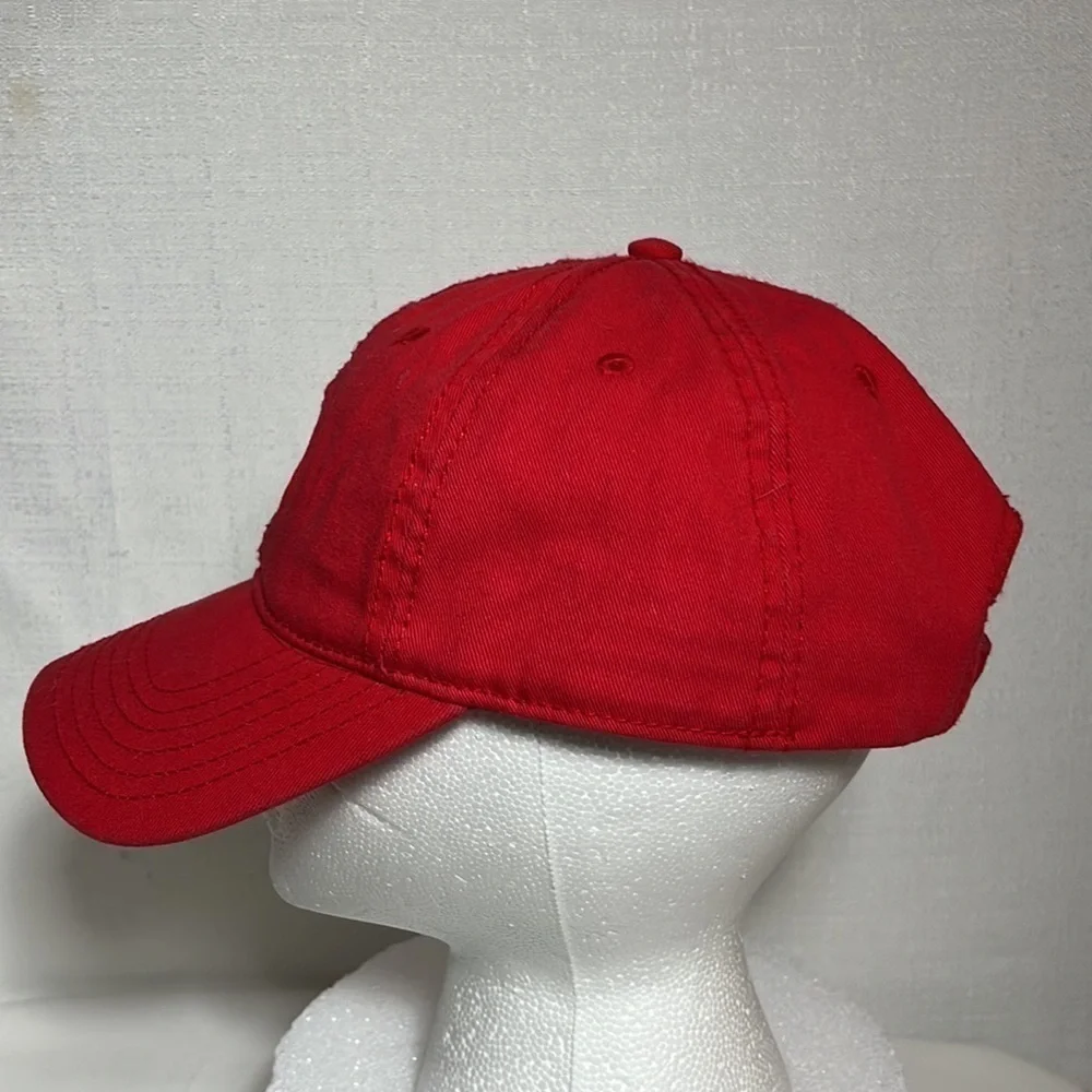 DISNEY Minnie Mouse hat, Red, in very good condition